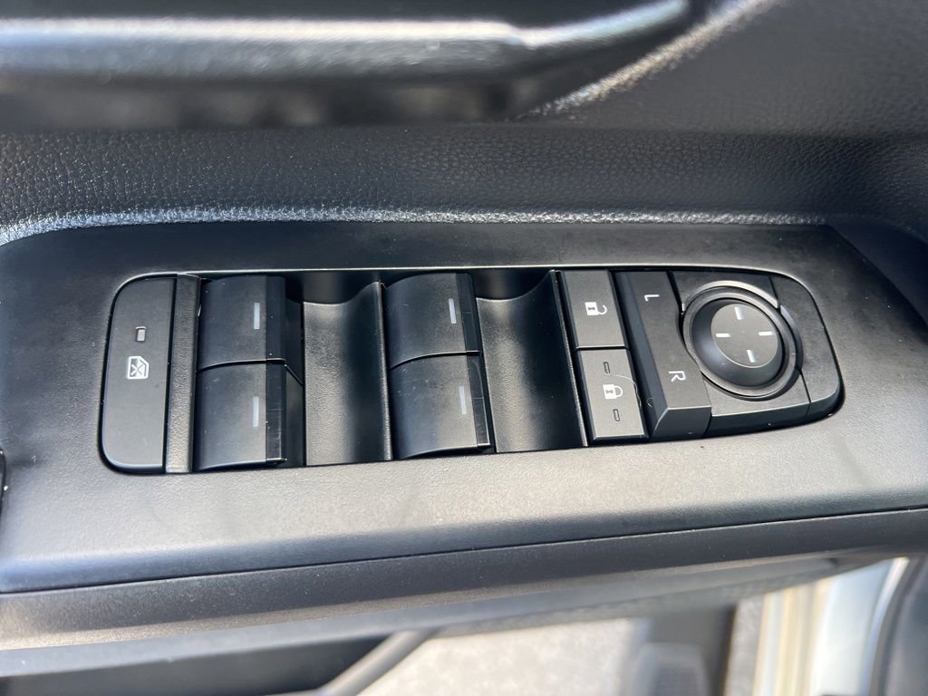 Used 2025 Toyota Tacoma SR5 AWD/4WD image 47