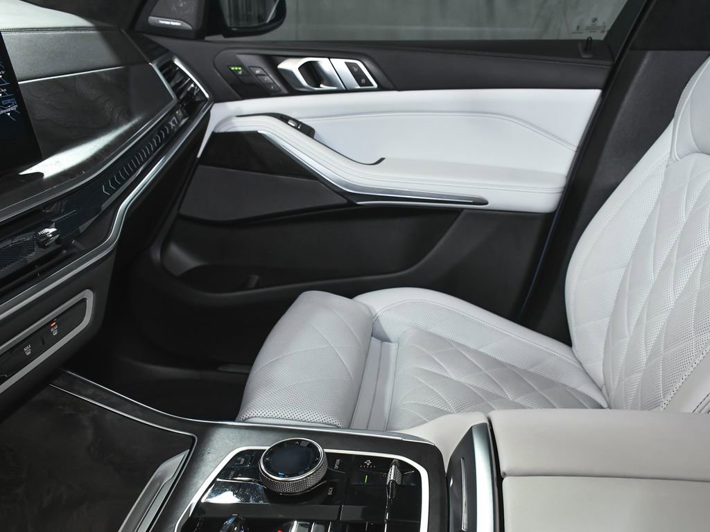 Used 2023 BMW X7 xDrive40i w/ Executive Package image 48