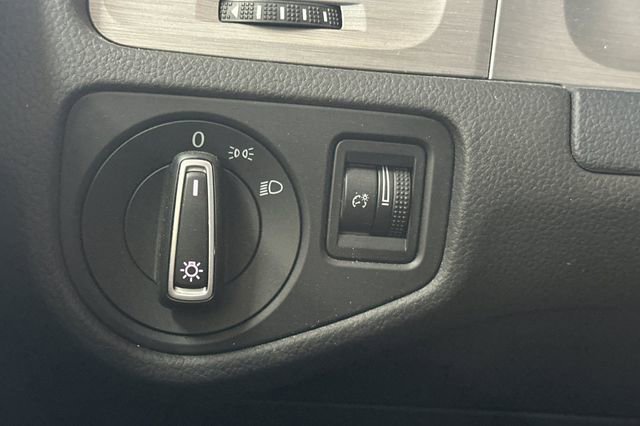 Used 2016 Volkswagen Golf S image 31