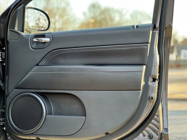 Used 2016 Jeep Compass Latitude image 23