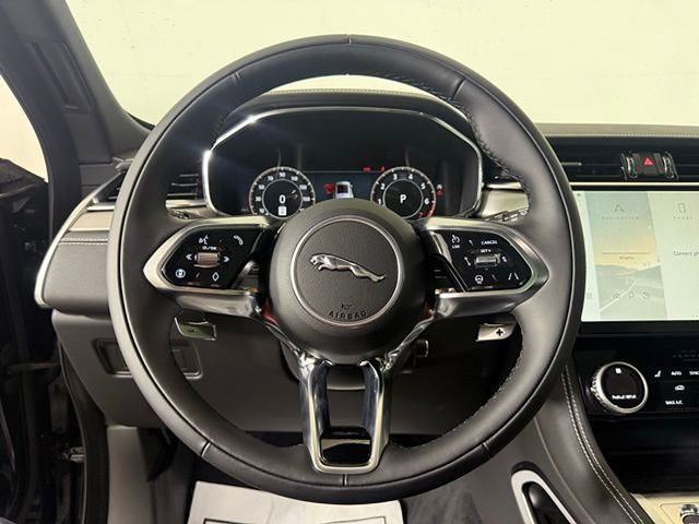 New 2025 Jaguar F-PACE R-Dynamic S image 40