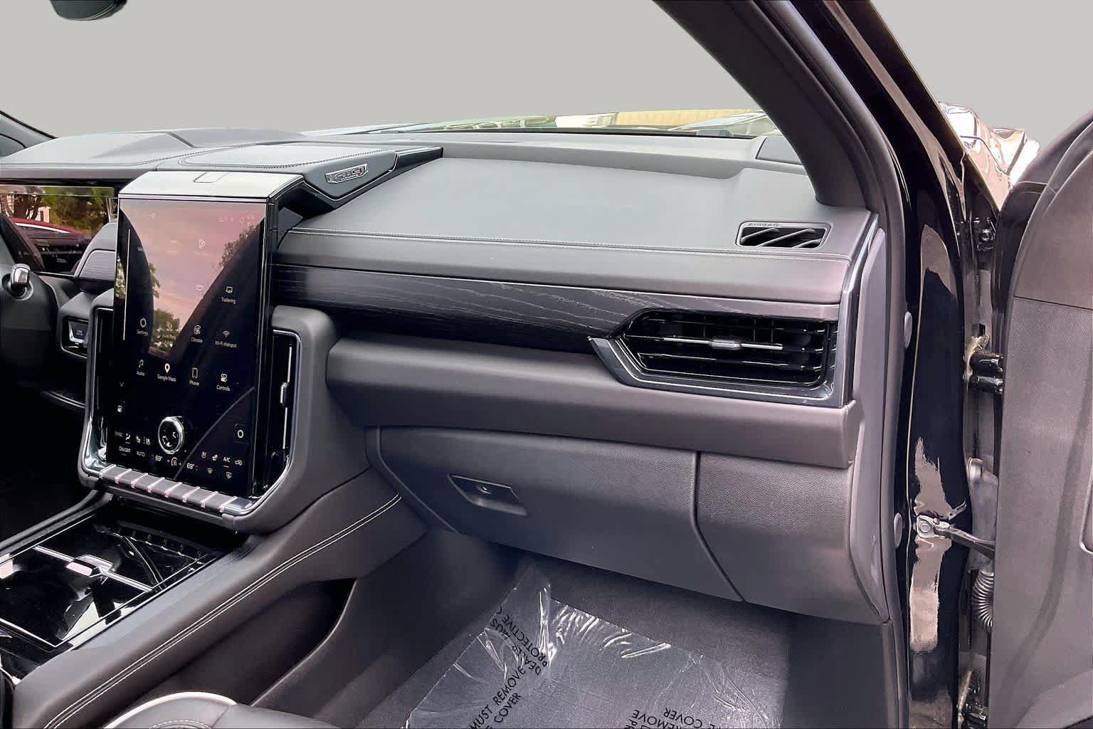 Used 2025 GMC Yukon AT4 Ultimate w/ LPO, Floor Liner Package AWD/4WD image 19