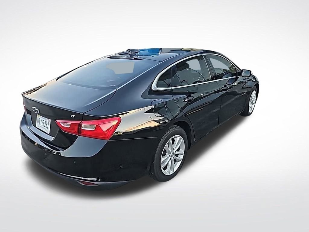 Used 2018 Chevrolet Malibu LT w/ Driver Confidence Package image 3