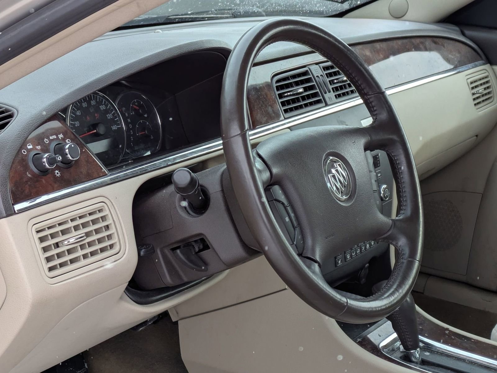 Used 2008 Buick LaCrosse CX image 2