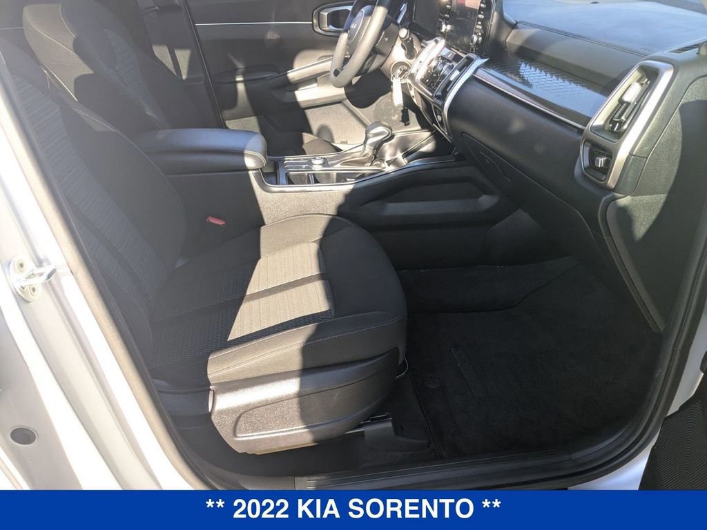Used 2022 Kia Sorento LX image 37