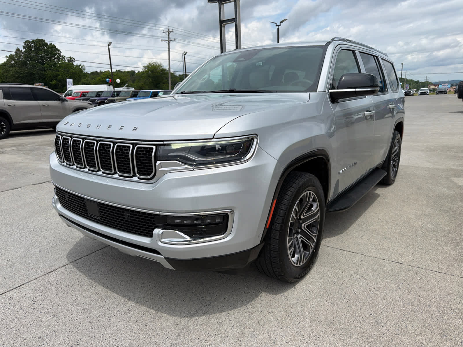 Used 2024 Jeep Wagoneer Series II AWD/4WD image 4