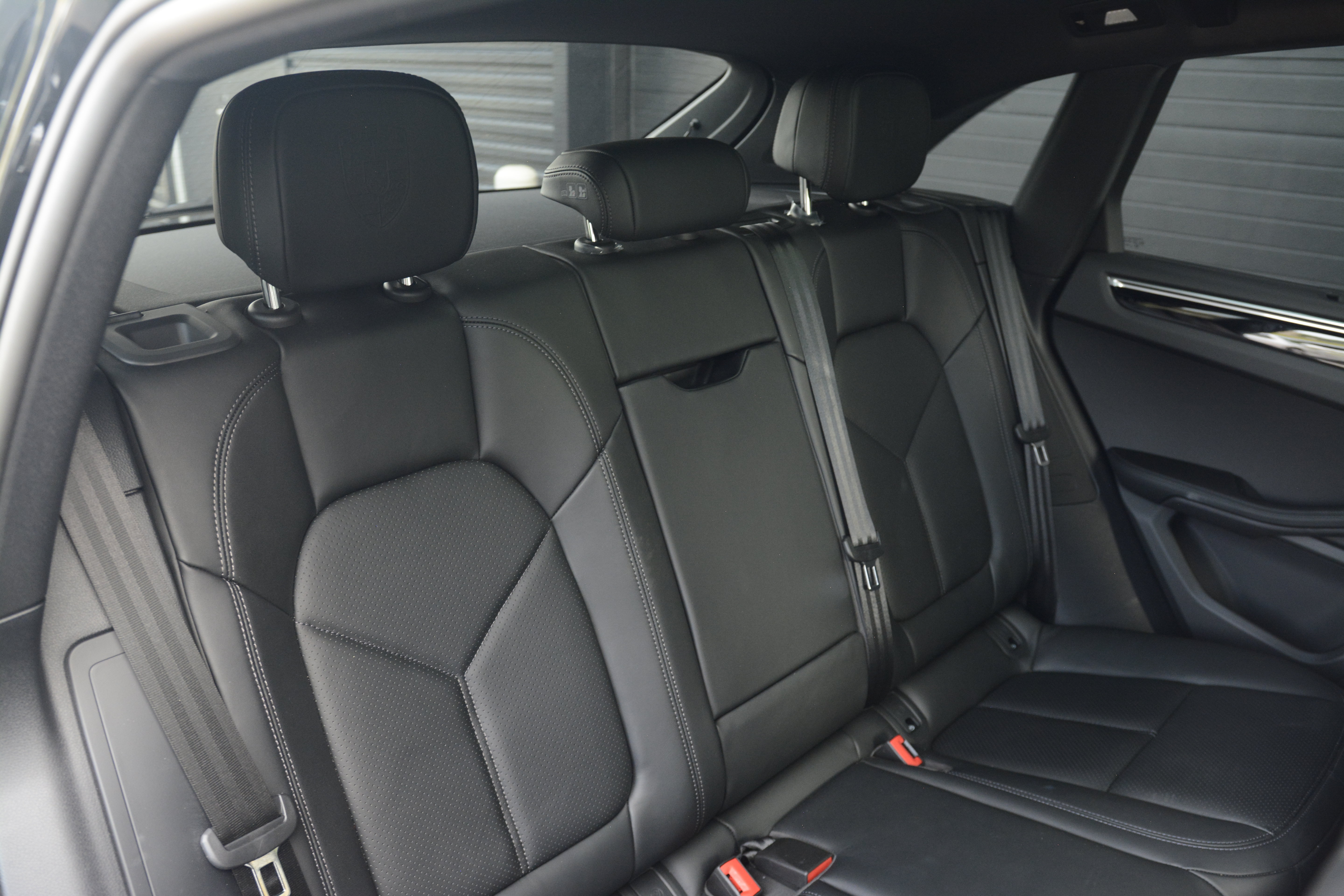 Certified 2026 Porsche Macan Turbo AWD/4WD image 36