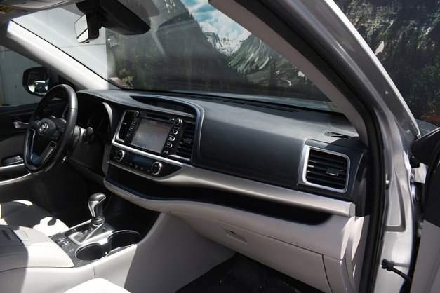Used 2019 Toyota Highlander XLE w/ Carpet Mat Package (TMS) AWD/4WD image 25