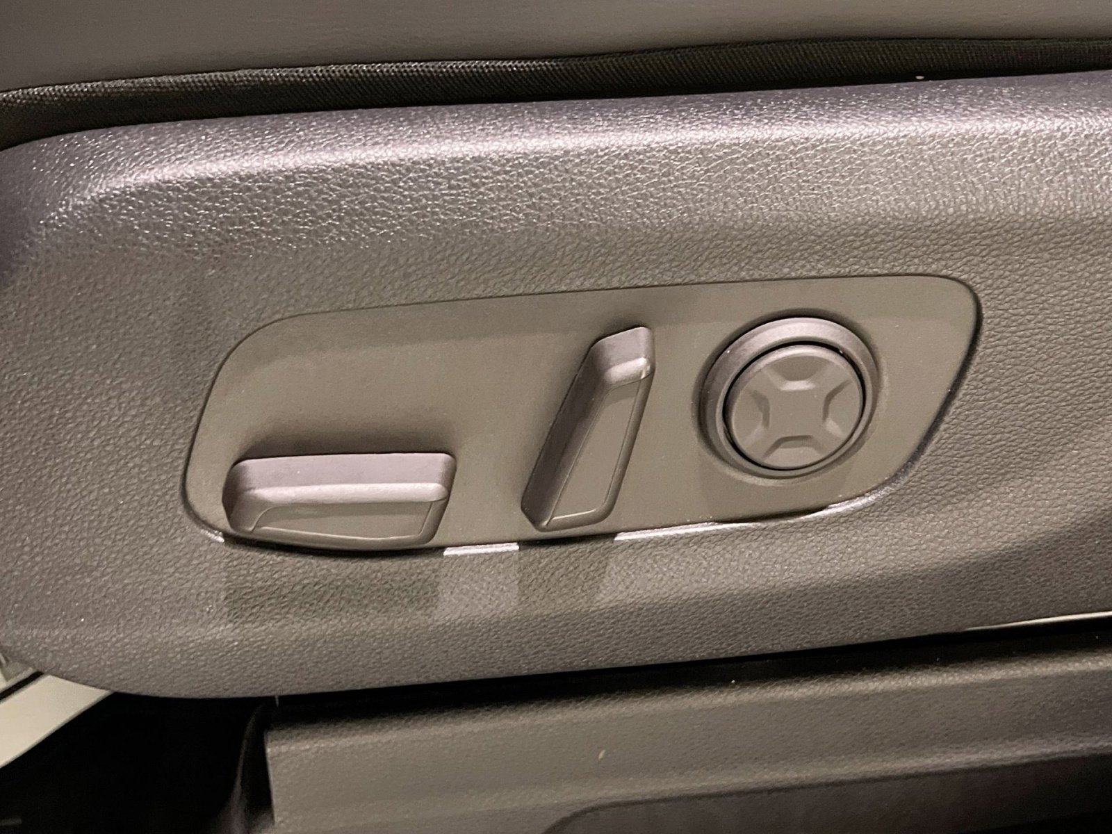 Used 2025 Kia Carnival image 24