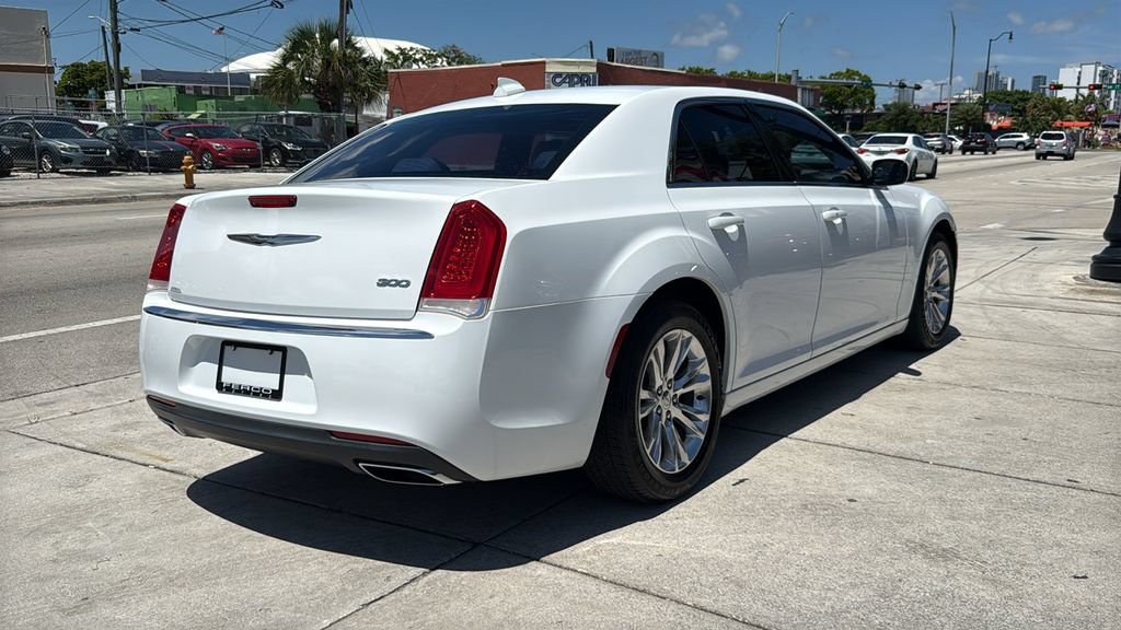 Used 2018 Chrysler 300 Touring L RWD image 14