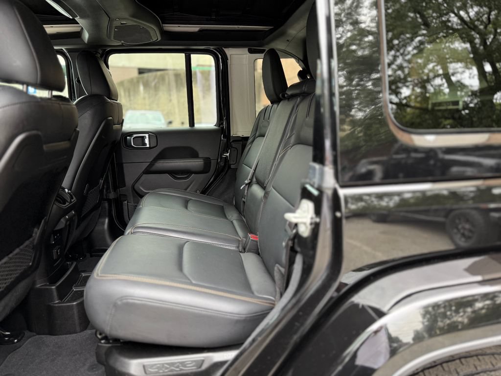 Used 2024 Jeep Wrangler Unlimited Sahara AWD/4WD image 19