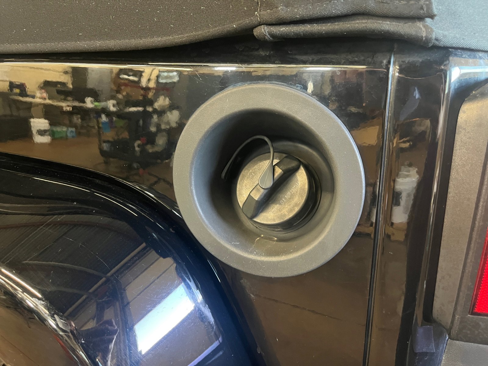 Used 2018 Jeep Wrangler Unlimited Sahara w/ Connectivity Group image 34