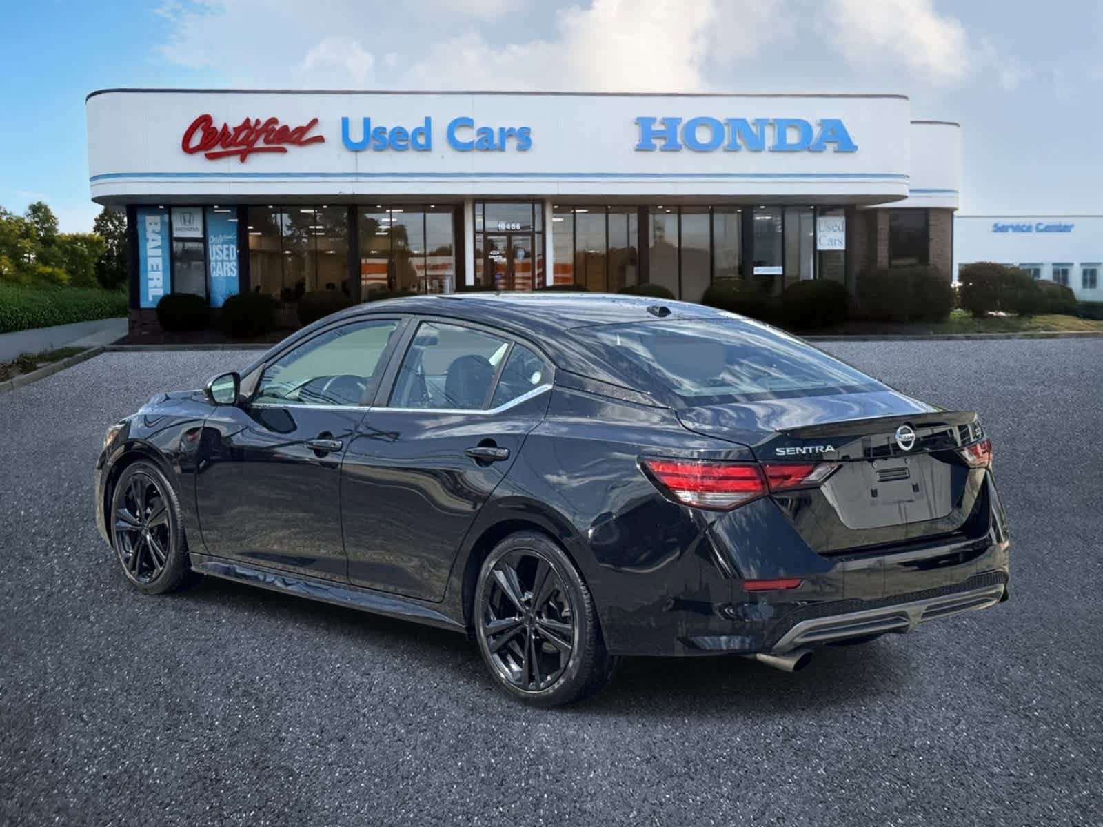 Used 2020 Nissan Sentra SR w/ Premium Package FWD image 3