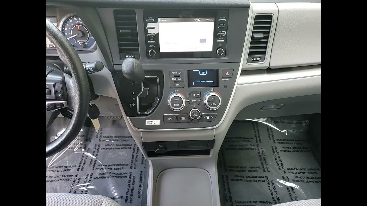 Used 2020 Toyota Sienna L image 25