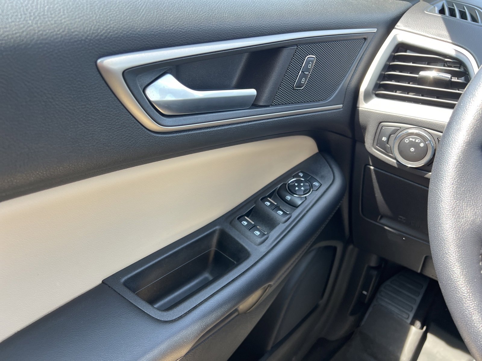 Used 2023 Ford Edge SEL w/ Convenience Package image 16