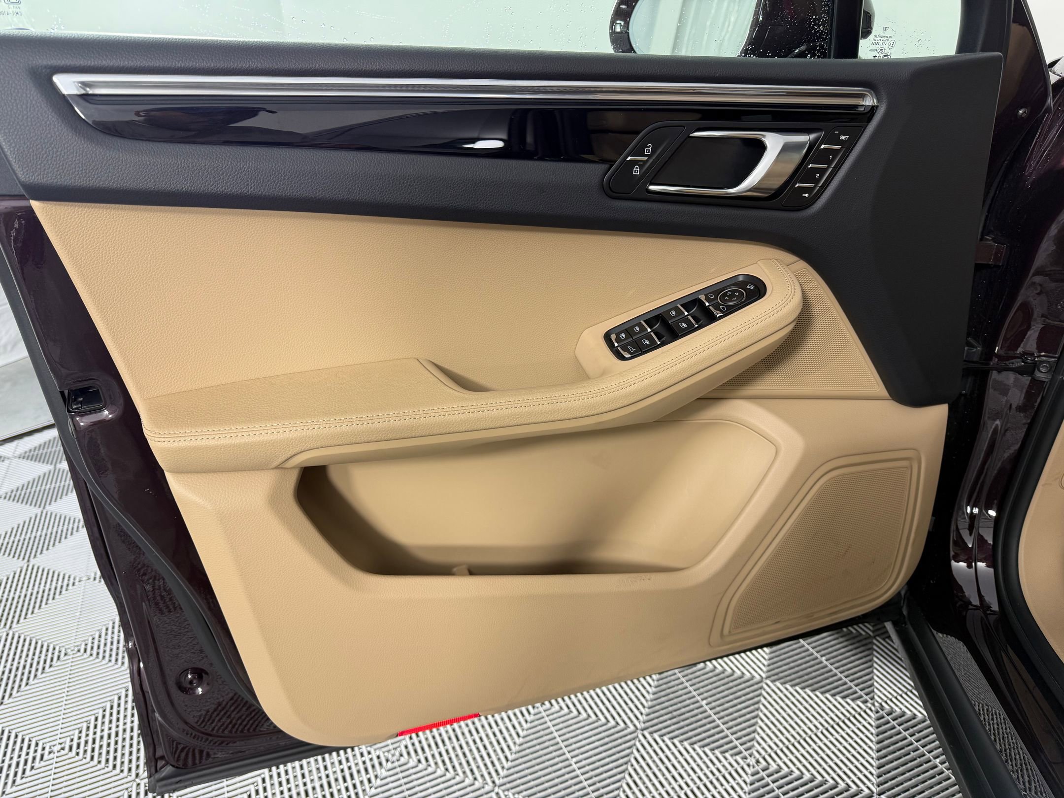 New 2025 Porsche Macan image 27