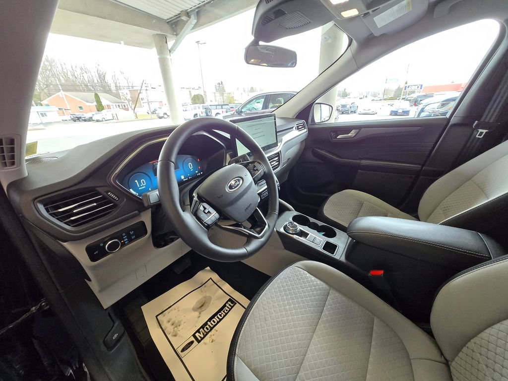 Used 2023 Ford Escape Active w/ Tech Pack #2 AWD/4WD image 11