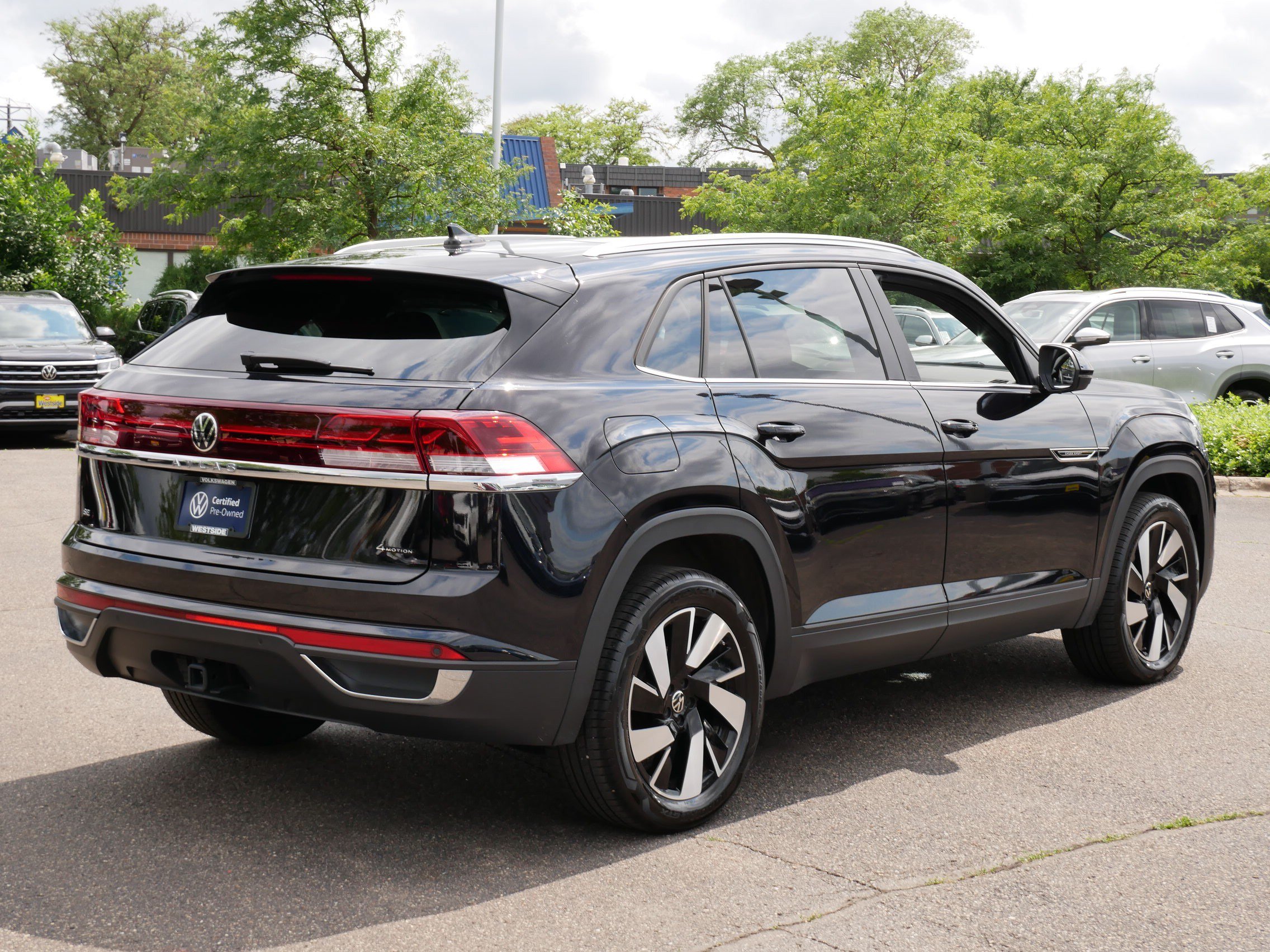 Used 2024 Volkswagen Atlas Cross Sport SE w/ Panoramic Sunroof Package AWD/4WD image 7