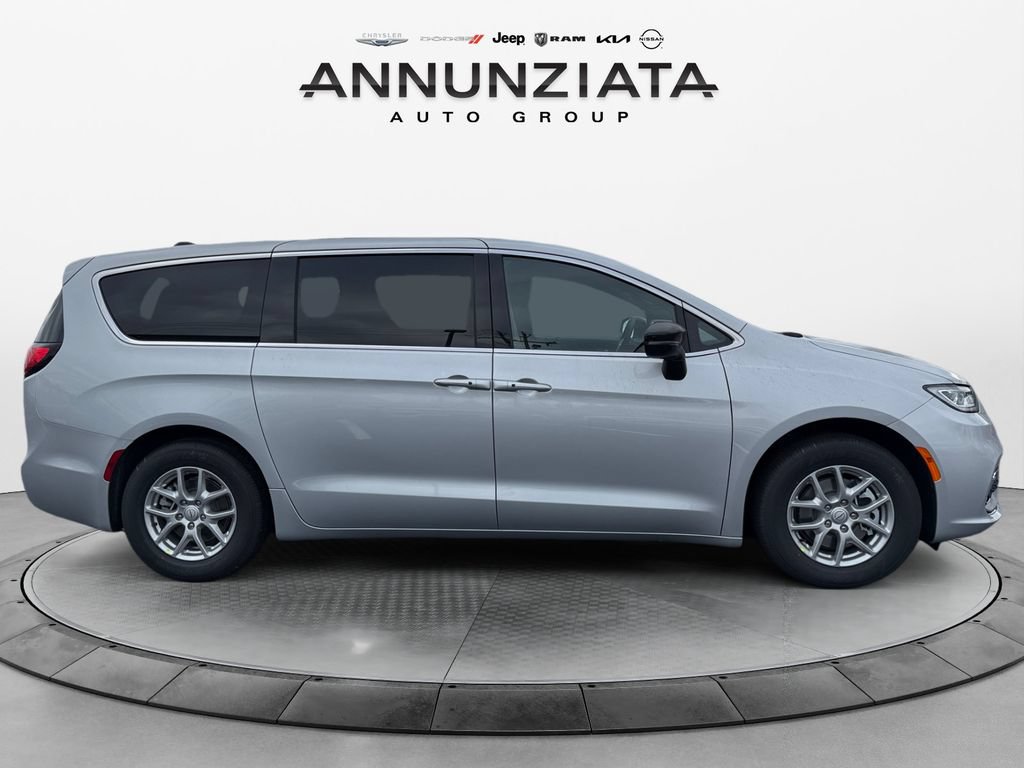 New 2026 Chrysler Pacifica Select FWD image 6