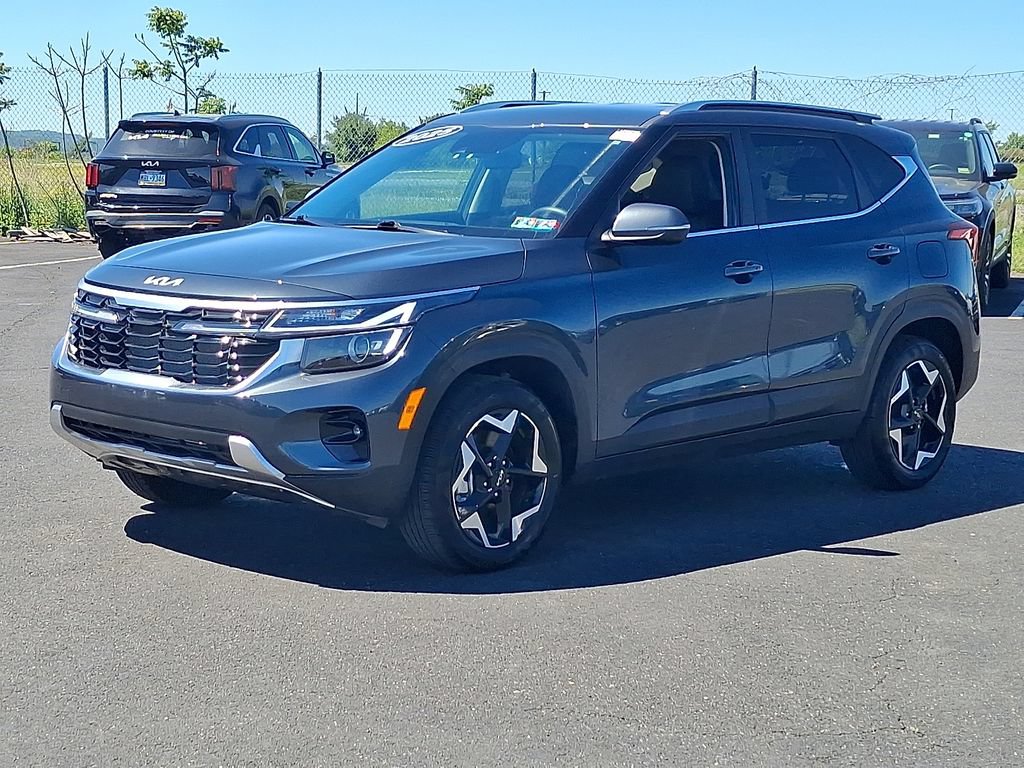 Certified 2025 Kia Seltos EX AWD/4WD image 3
