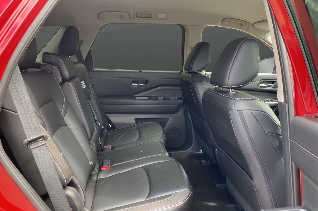 Used 2024 Nissan Pathfinder SL AWD/4WD image 25