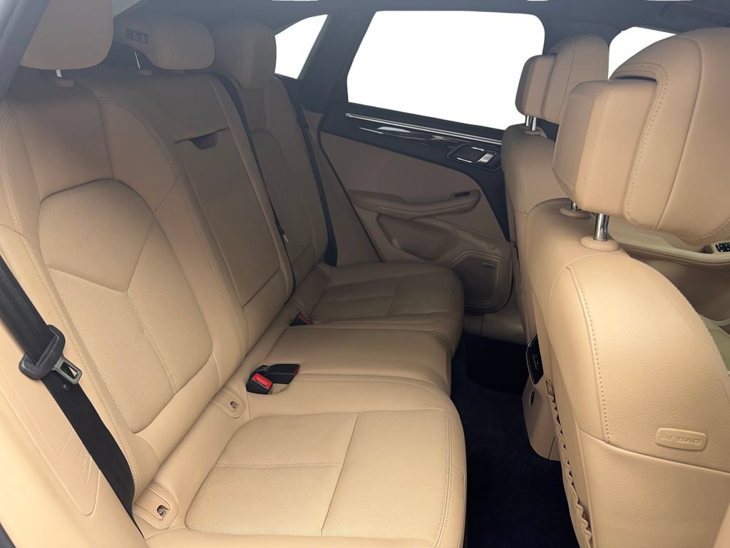 Used 2022 Porsche Macan AWD/4WD image 28