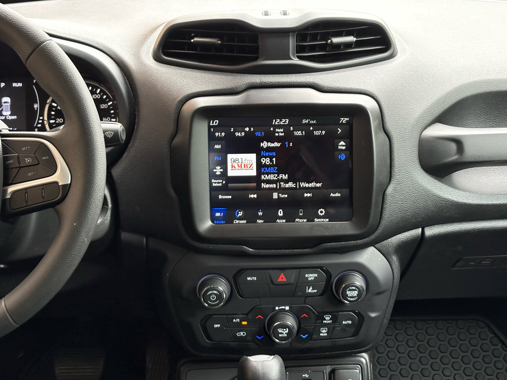 Used 2023 Jeep Renegade Latitude AWD/4WD image 31