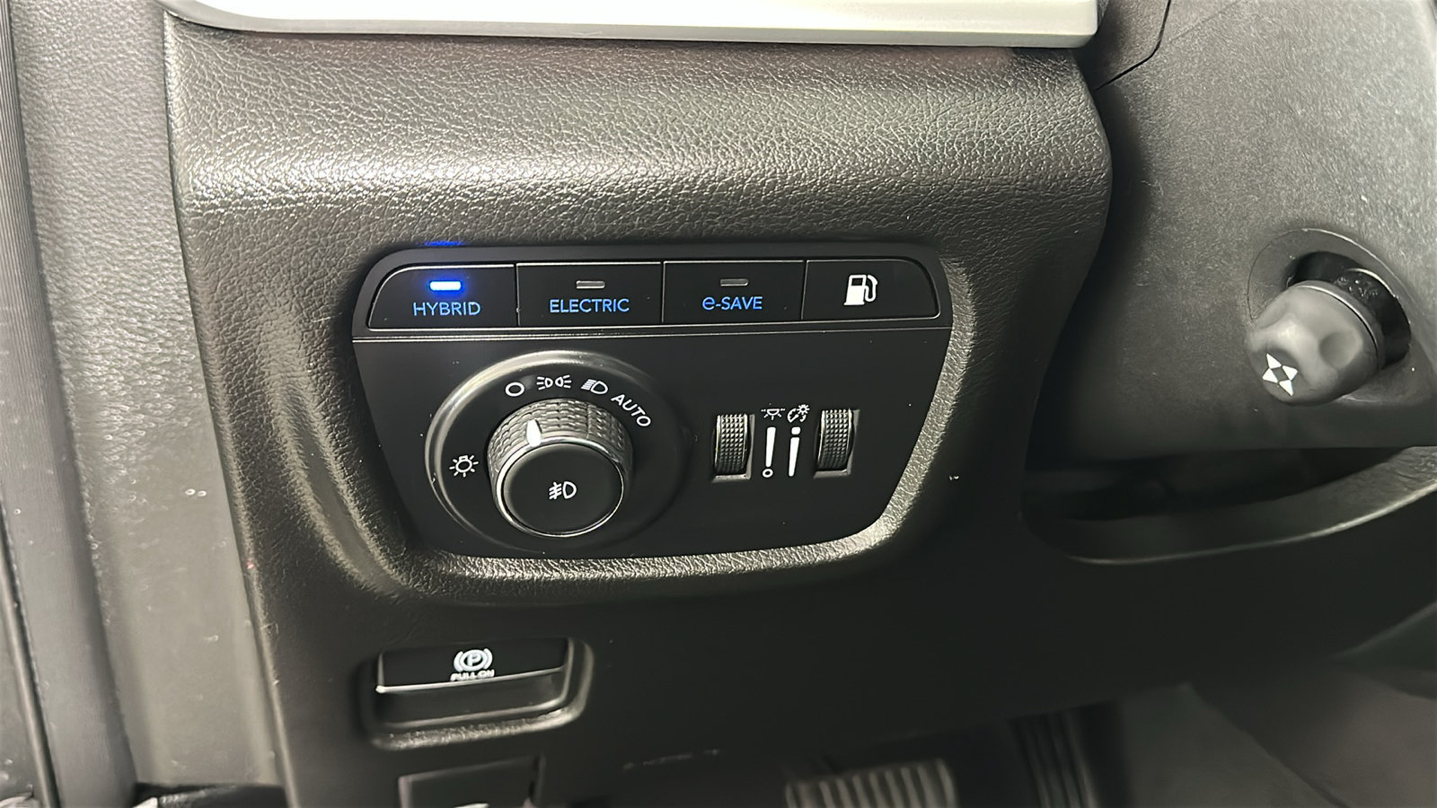 Used 2023 Jeep Grand Cherokee 4WD 4xe w/ Luxury Tech Group II image 24
