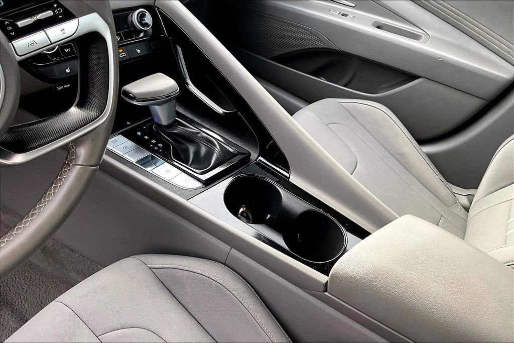 Used 2025 Hyundai Elantra SEL image 13