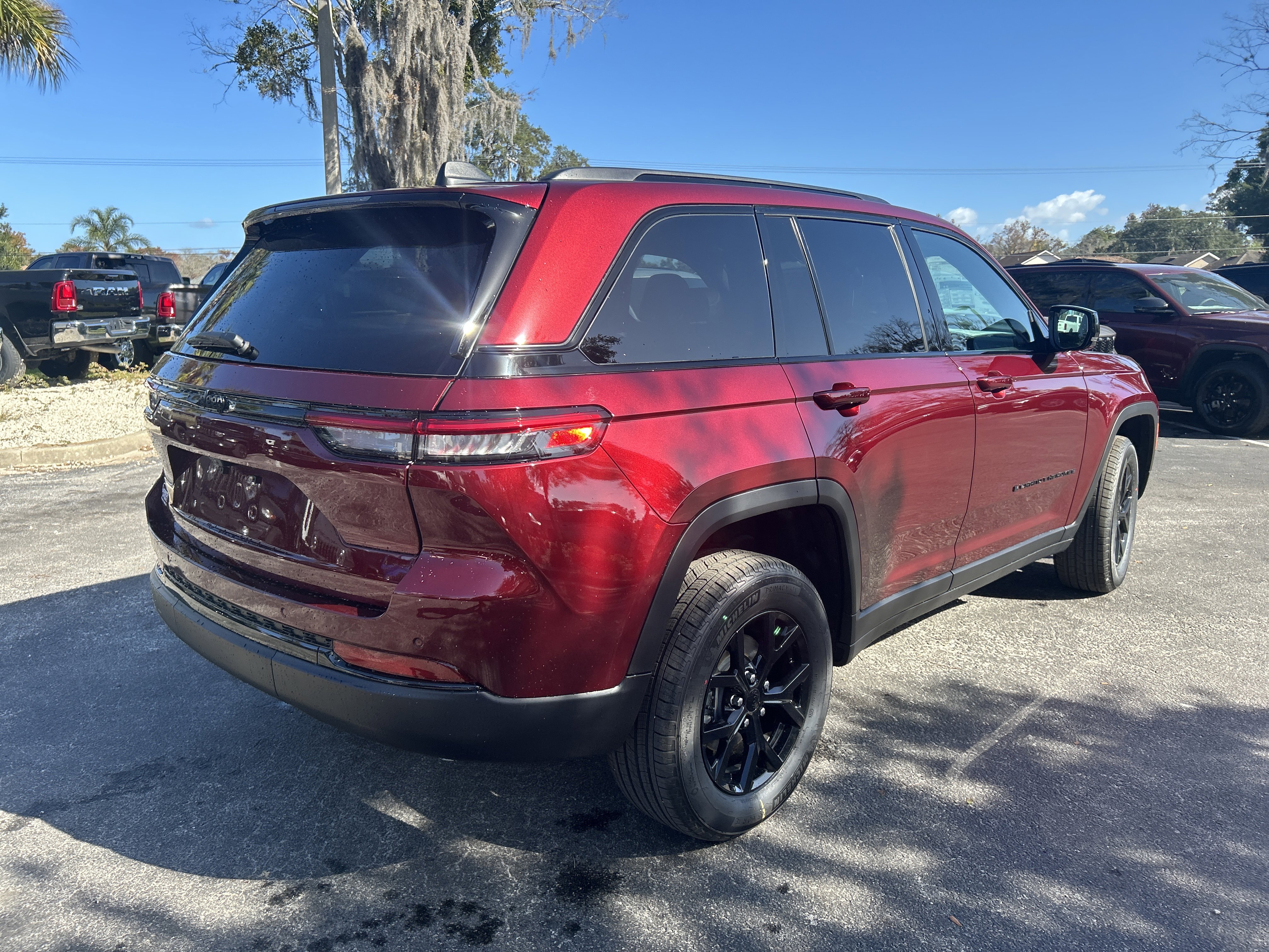 New 2025 Jeep Grand Cherokee Altitude image 9