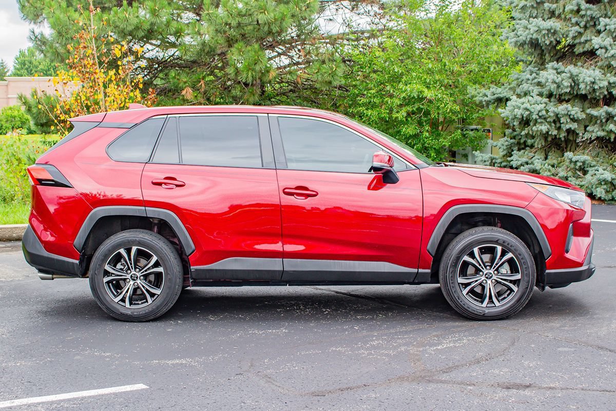 Used 2022 Toyota RAV4 LE AWD/4WD image 10