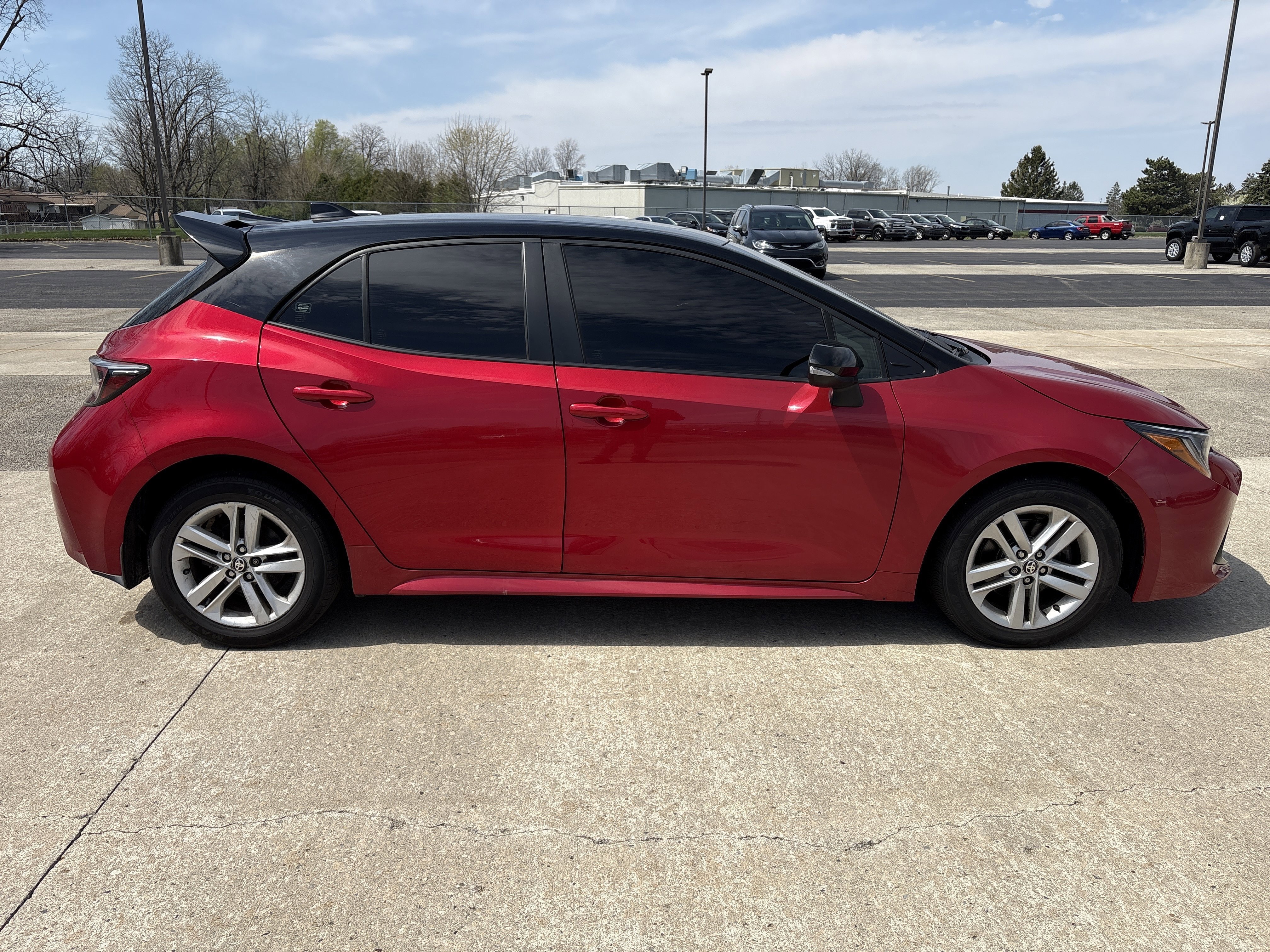 Used 2022 Toyota Corolla SE w/ SE Preferred Package image 3