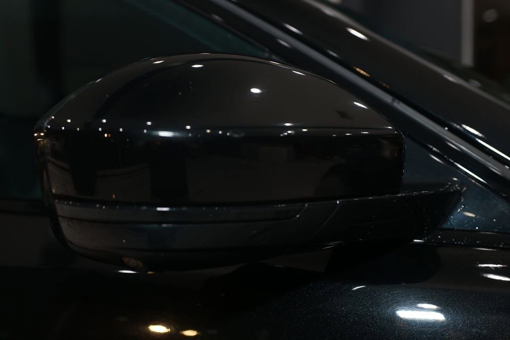 Used 2021 Jaguar F-PACE SVR image 43