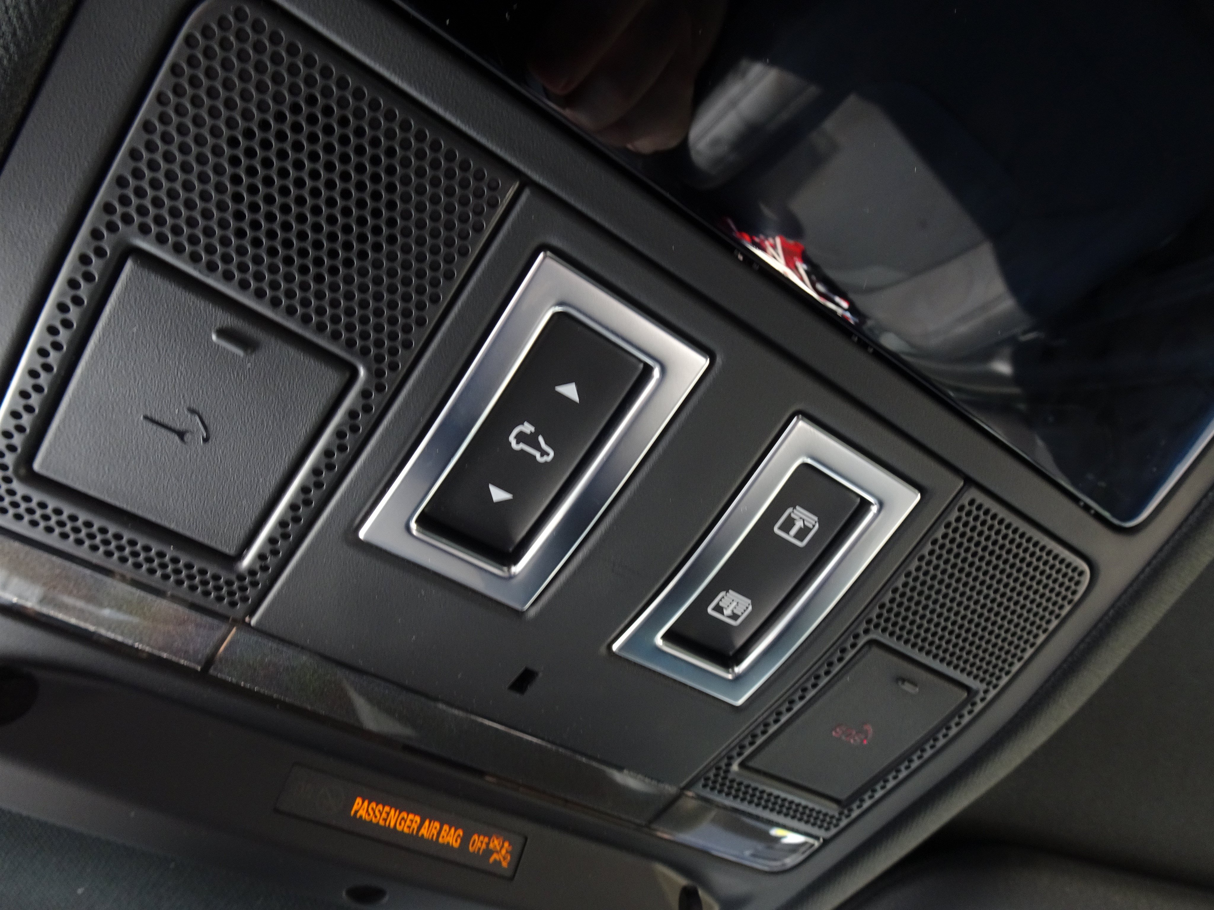 New 2026 Land Rover Defender 110 S AWD/4WD image 32