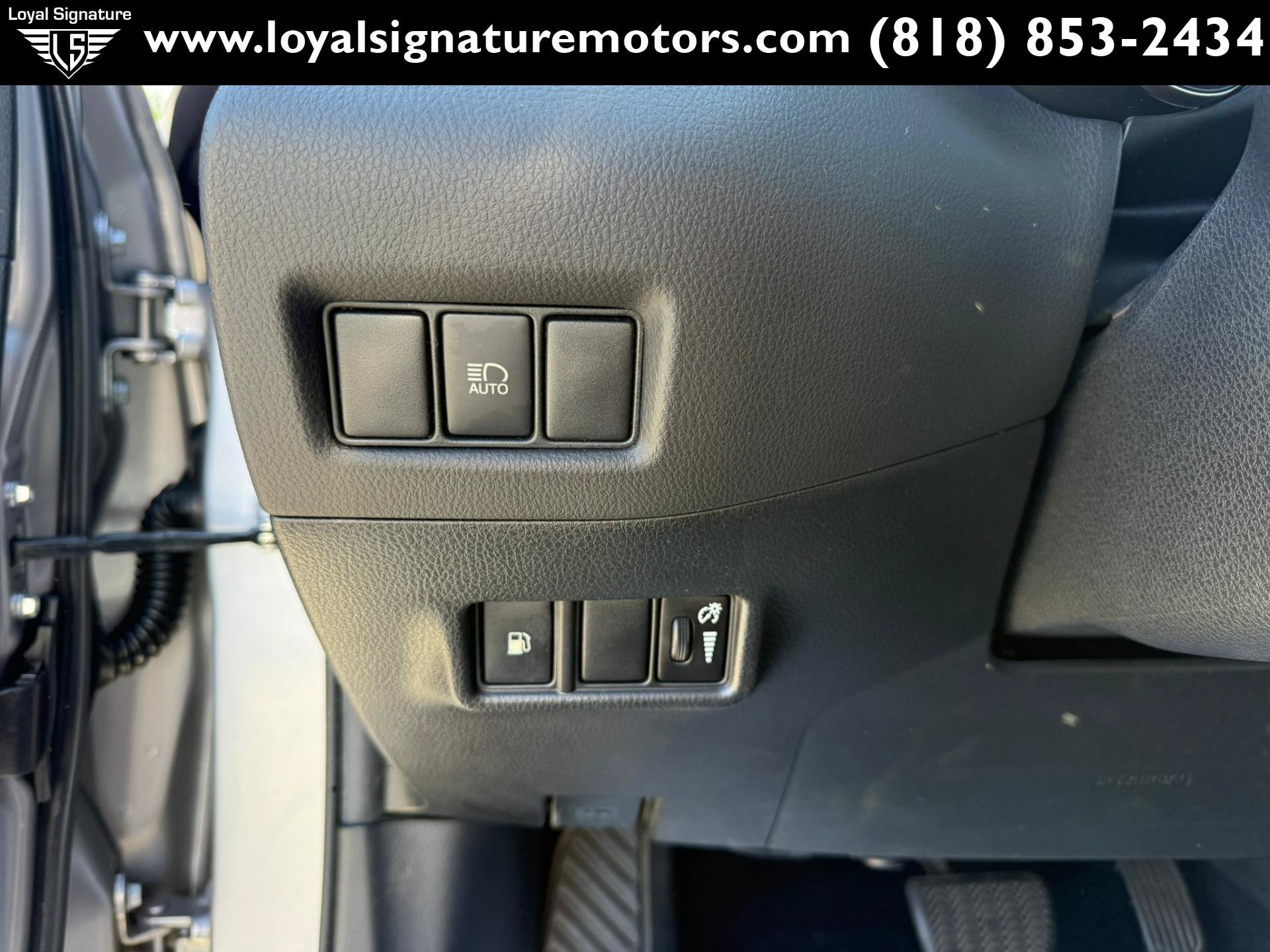 Used 2018 Toyota C-HR XLE FWD image 17
