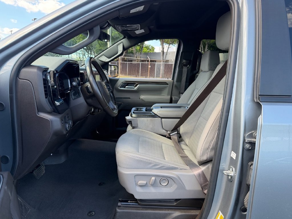 Used 2025 Chevrolet Silverado 1500 LT RWD image 9
