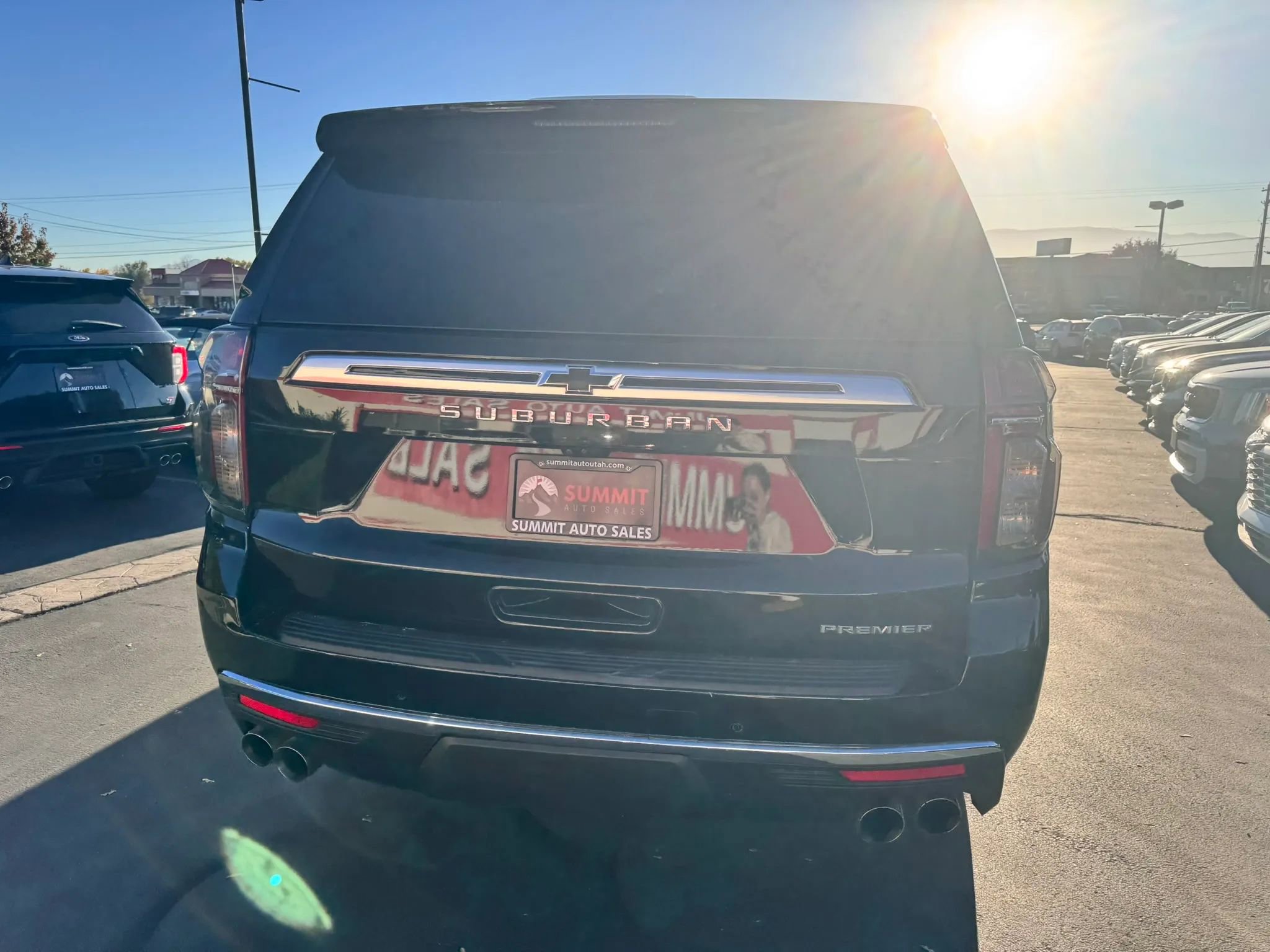 Used 2021 Chevrolet Suburban Premier w/ Premium Package image 5