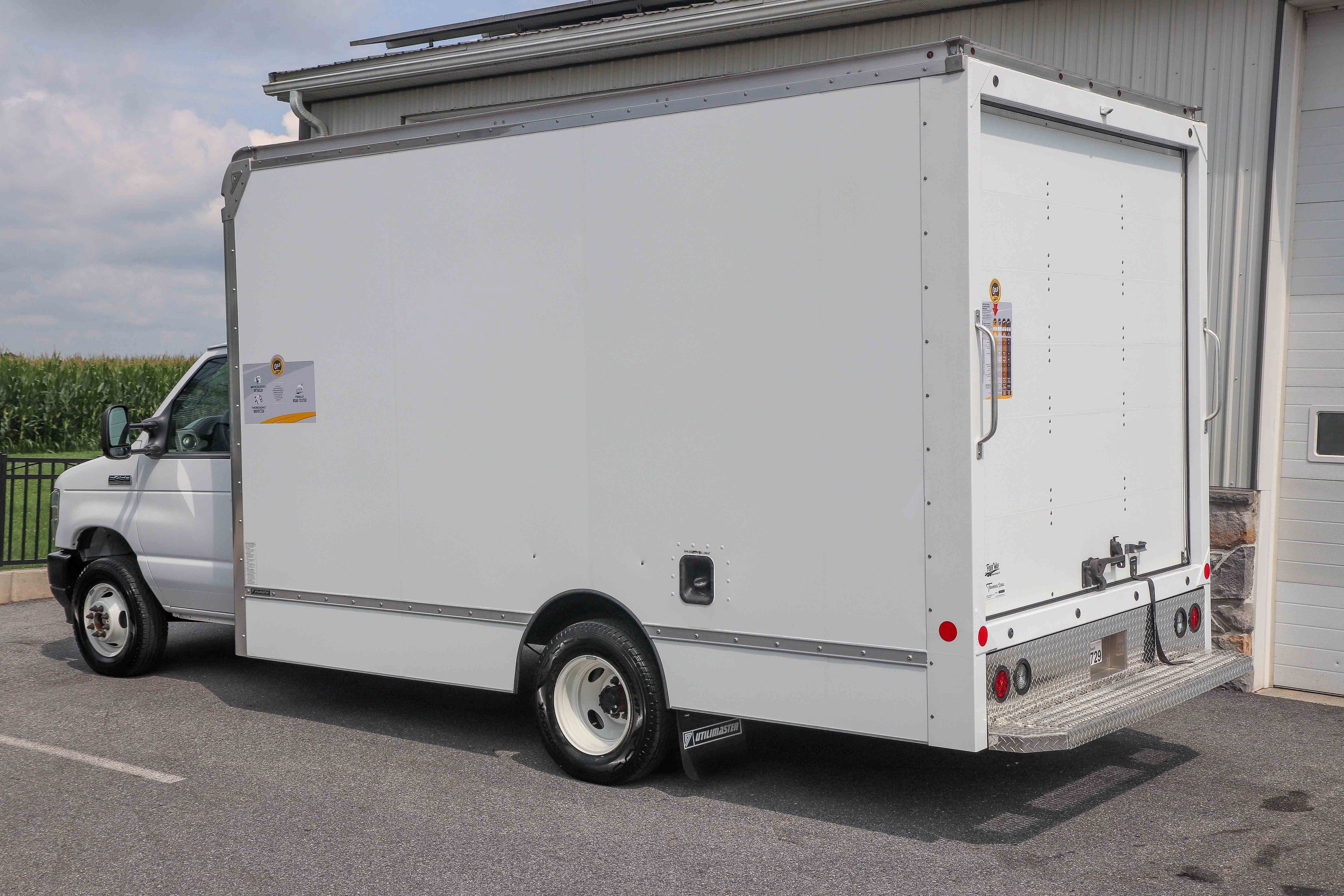 Used 2024 Ford E-450 and Econoline 450 Super Duty w/ Driver's Safety Package RWD image 5