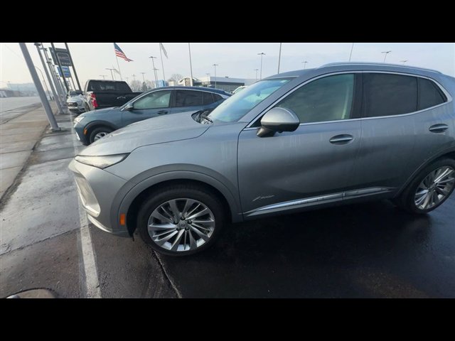 Certified 2025 Buick Envision Avenir image 5