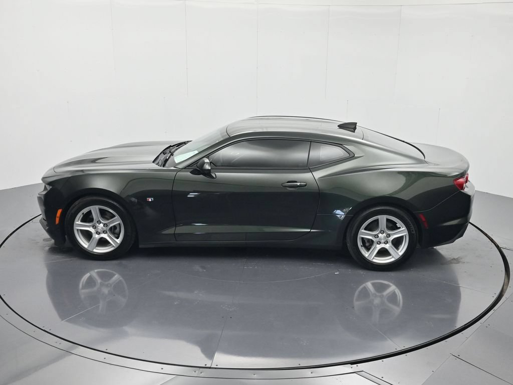 Used 2020 Chevrolet Camaro LT RWD image 31