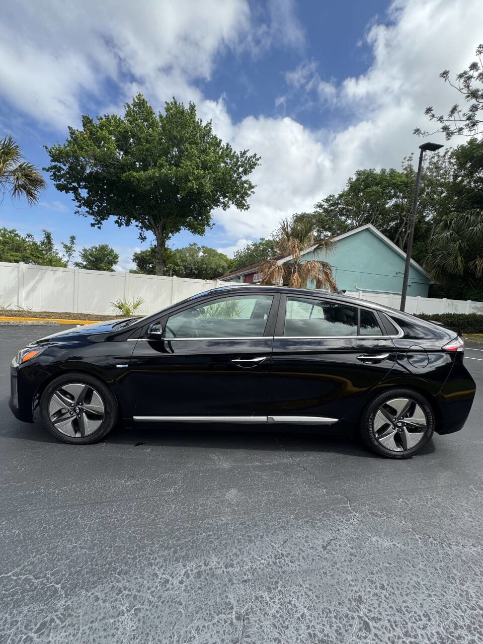 Used 2020 Hyundai Ioniq Limited image 6