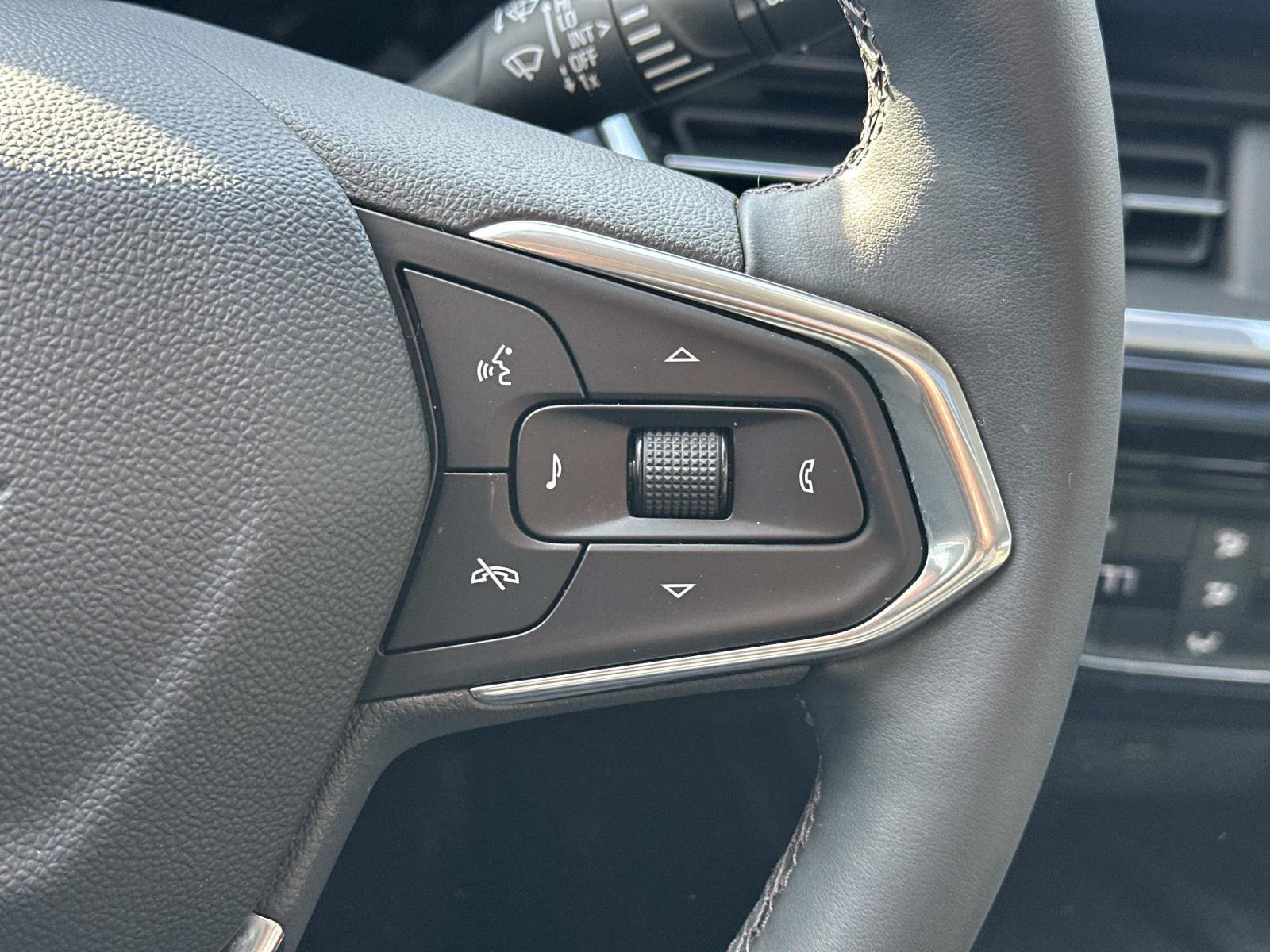 Used 2025 Chevrolet Trax ACTIV w/ Sunroof Package image 22