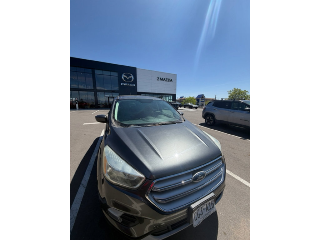 Used 2017 Ford Escape SE image 3