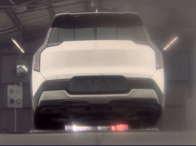 Certified 2024 Kia EV9 Light Long Range RWD image 7
