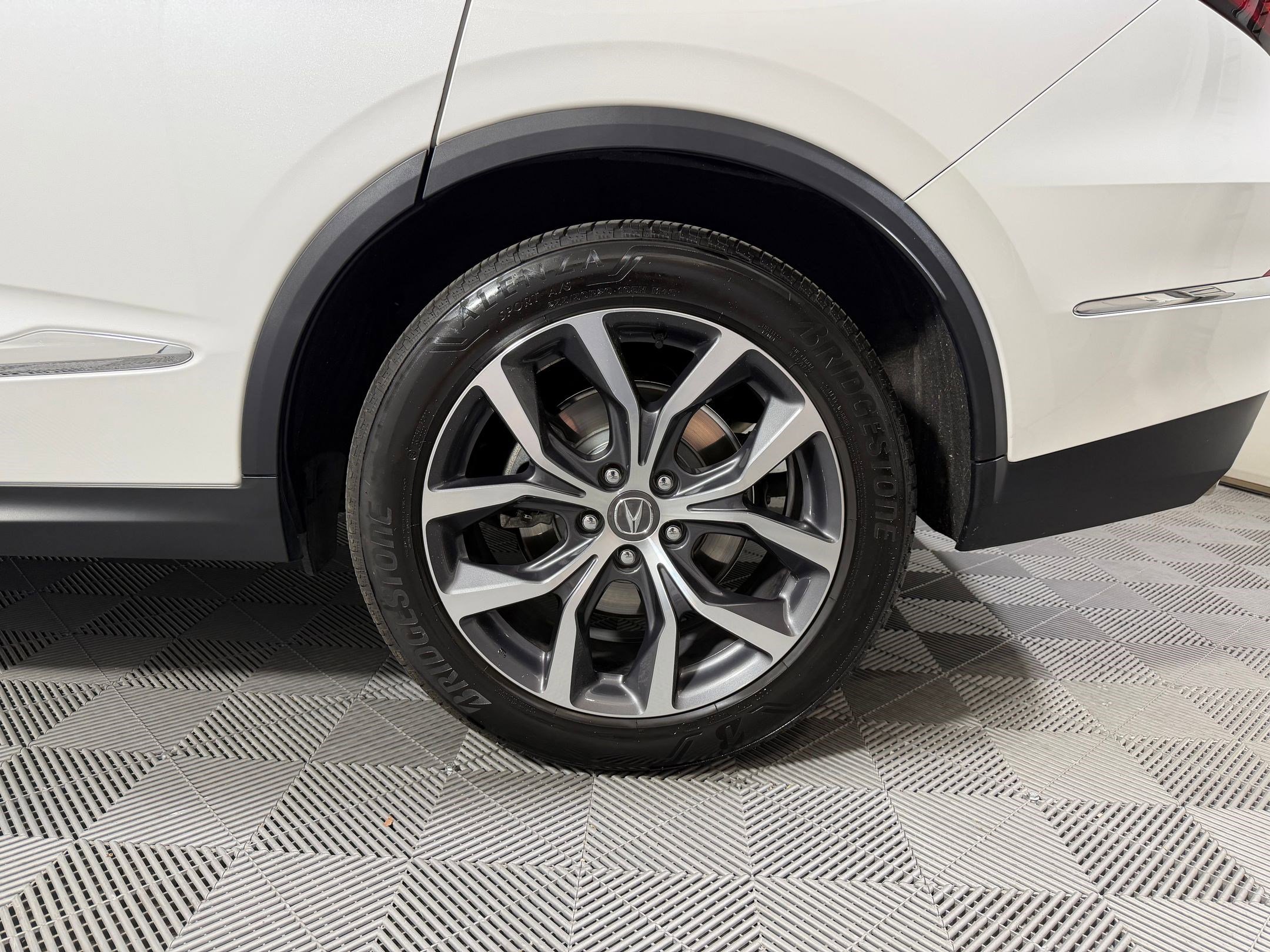 Used 2024 Acura MDX SH-AWD w/ Technology Package image 19