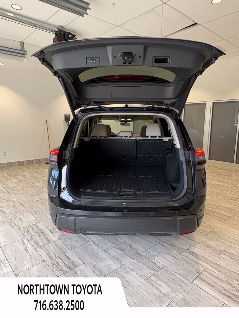 Used 2024 Nissan Rogue SV AWD/4WD image 7