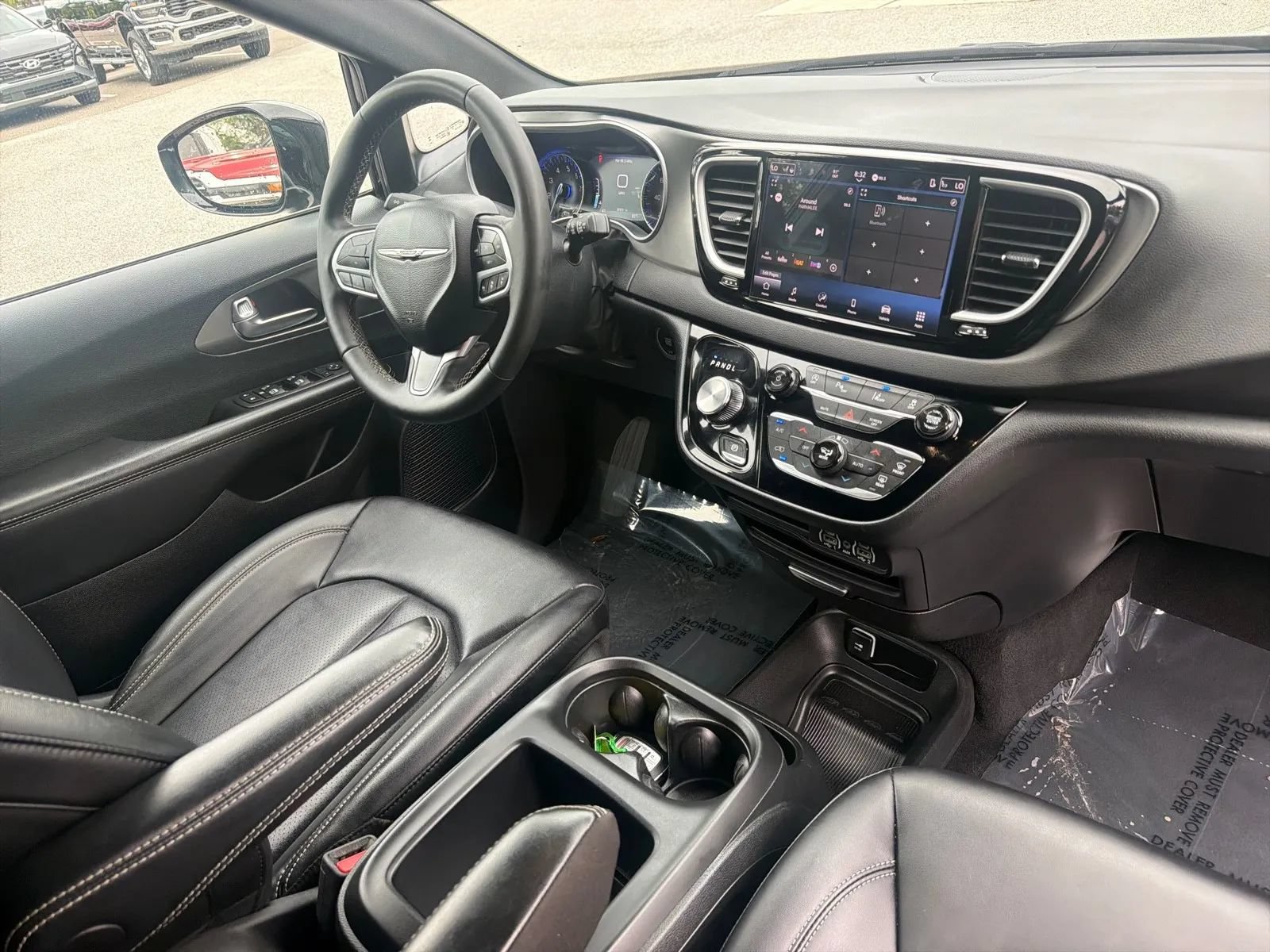 Used 2025 Chrysler Pacifica Select FWD image 23