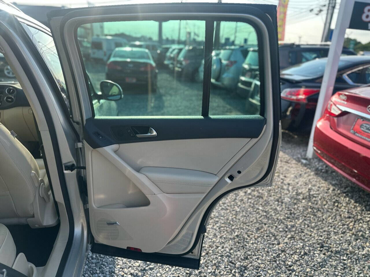 Used 2010 Volkswagen Tiguan Wolfsburg Edition image 15