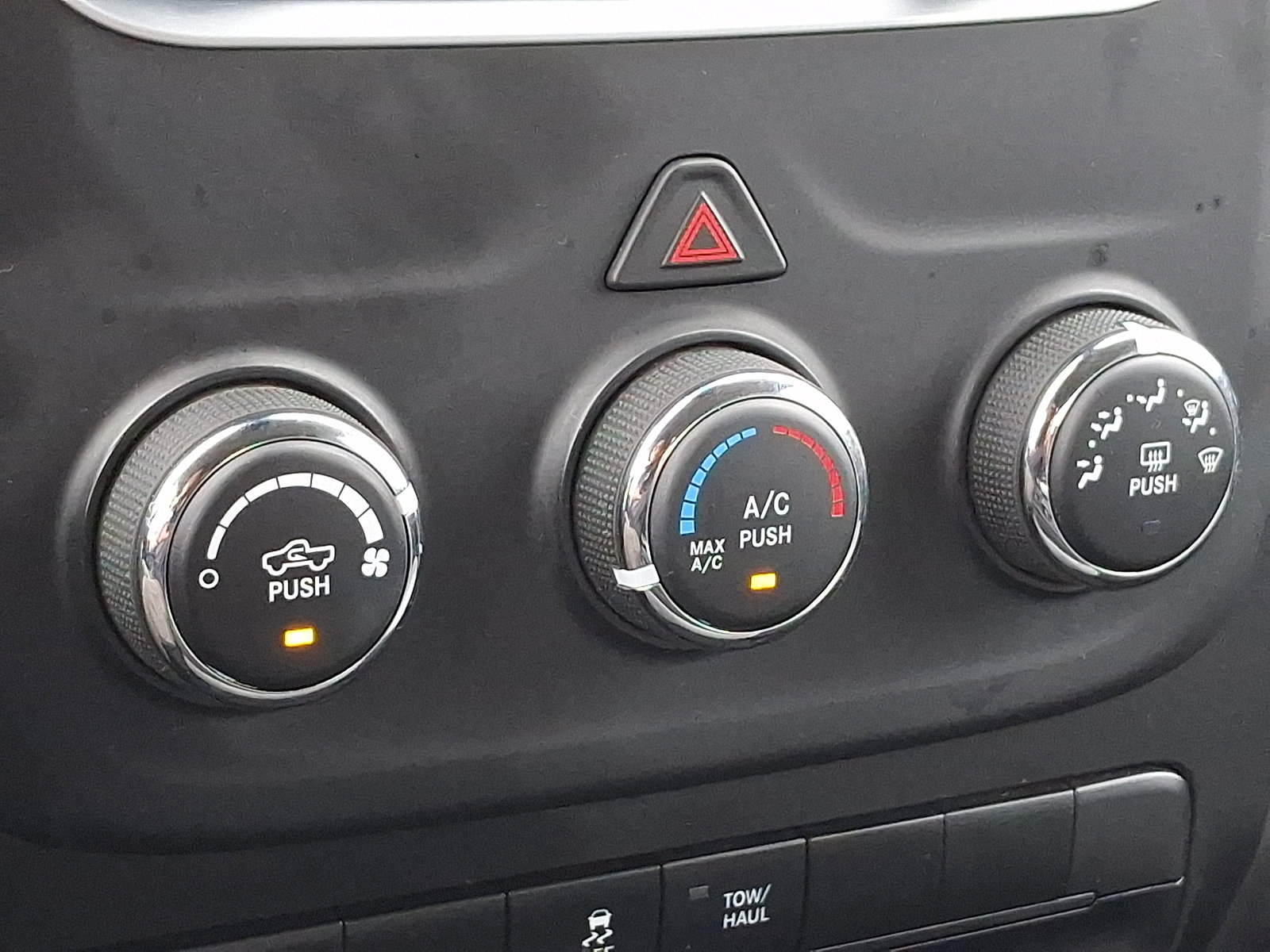 Used 2024 RAM 1500 Classic SLT AWD/4WD image 15