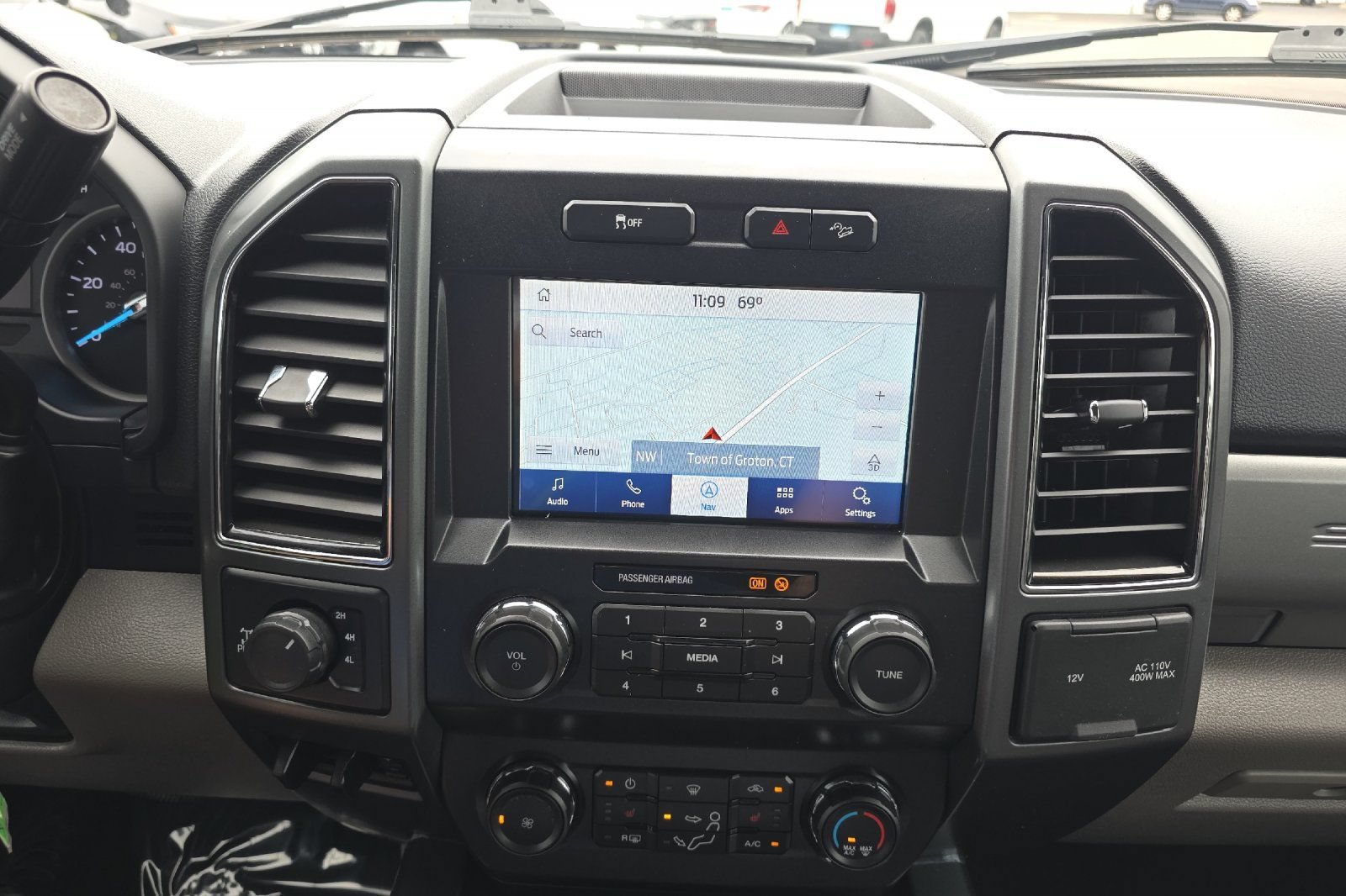 Used 2022 Ford F350 XLT w/ XLT Premium Package AWD/4WD image 17